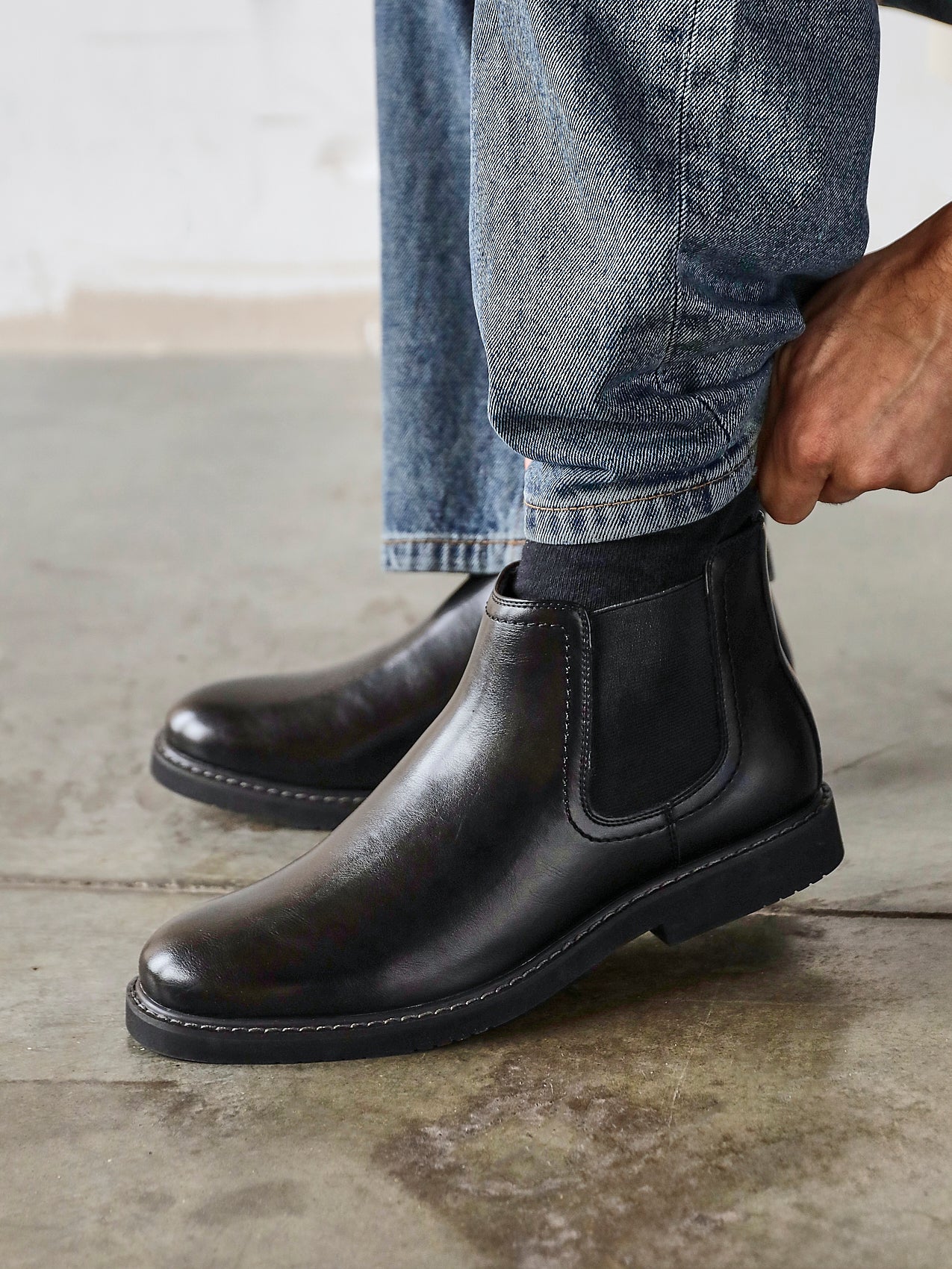 Alessandro Mens Black Faux Leather Chelsea Boots - Image 6