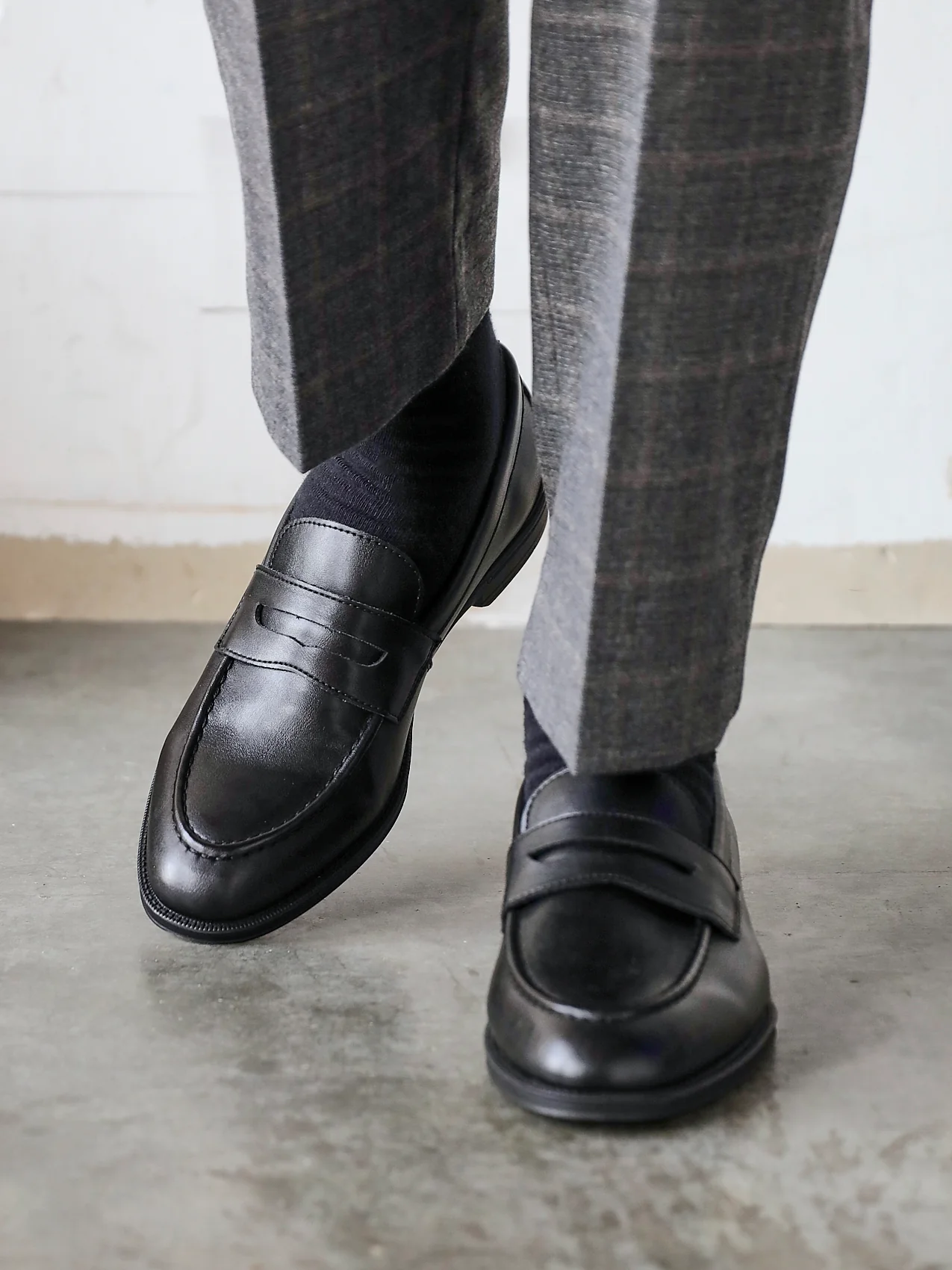 Aurelio Mens Black Faux Leather Penny Loafers - Image 6