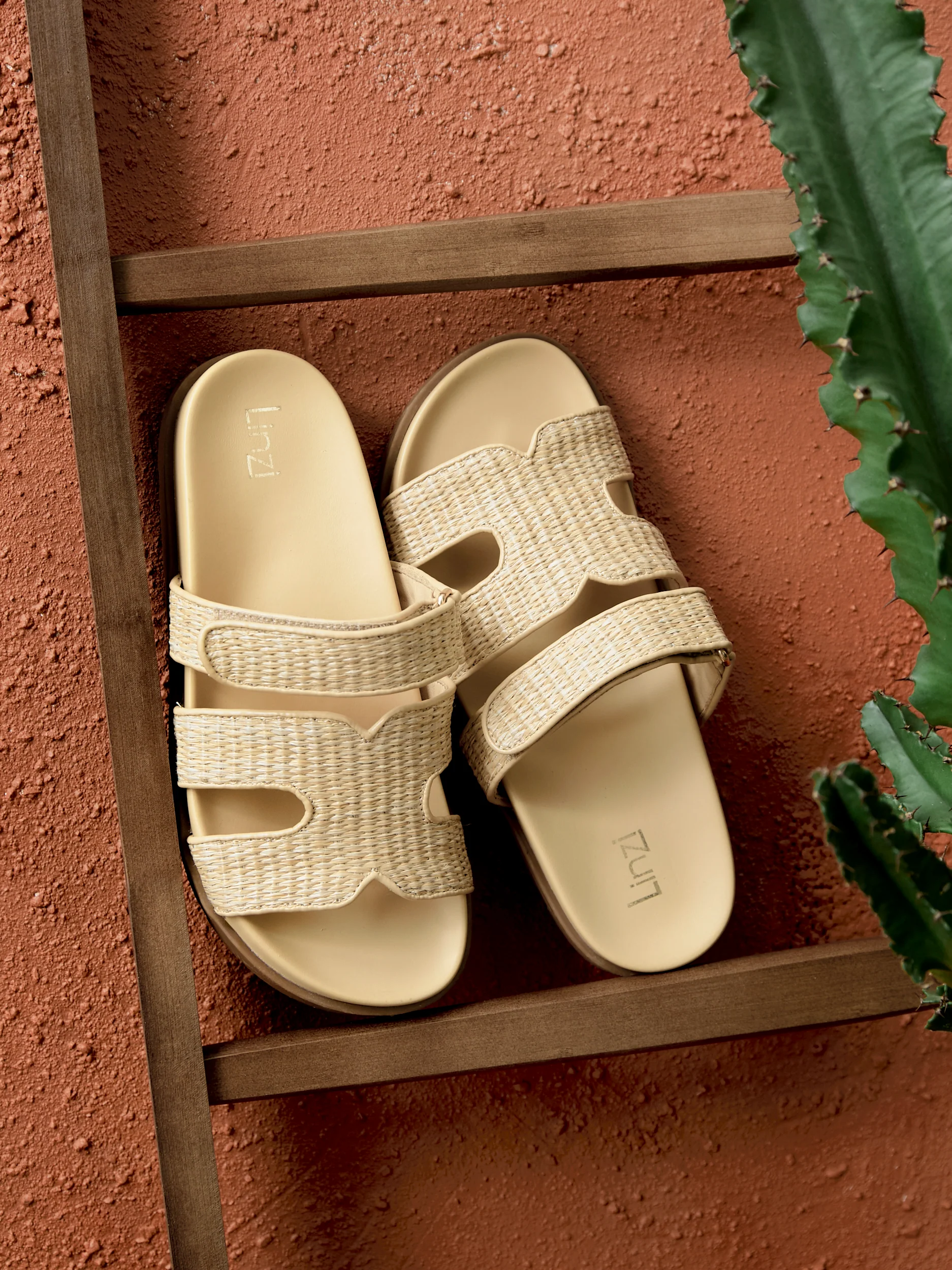 Avena Natural Flat Sandals - Image 6