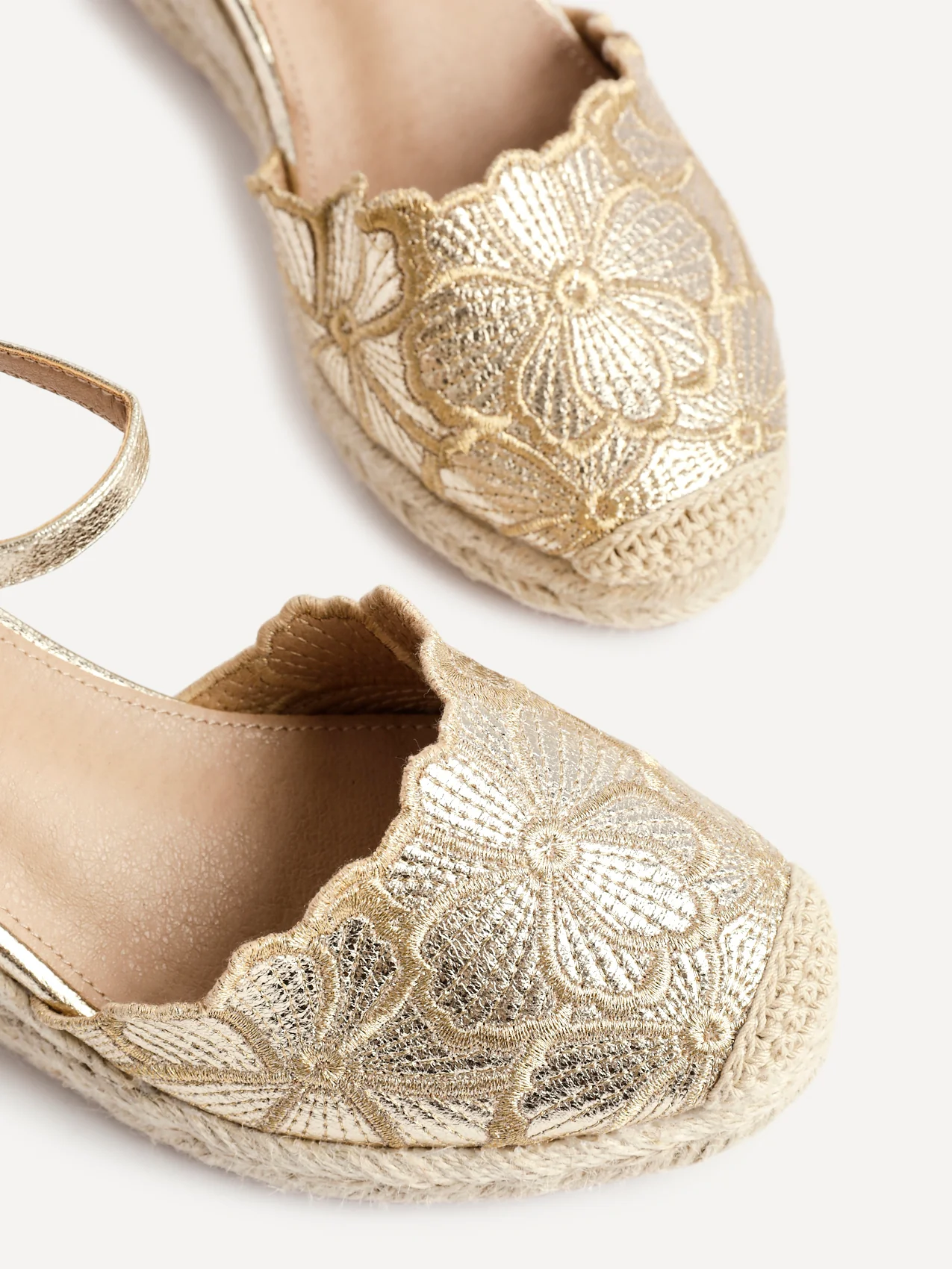 Florentina Gold Floral Embroidered Wedges - Image 4