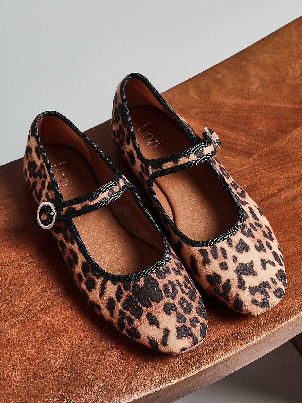 Graceful Leopard Print Ballet Pumps - Image 7