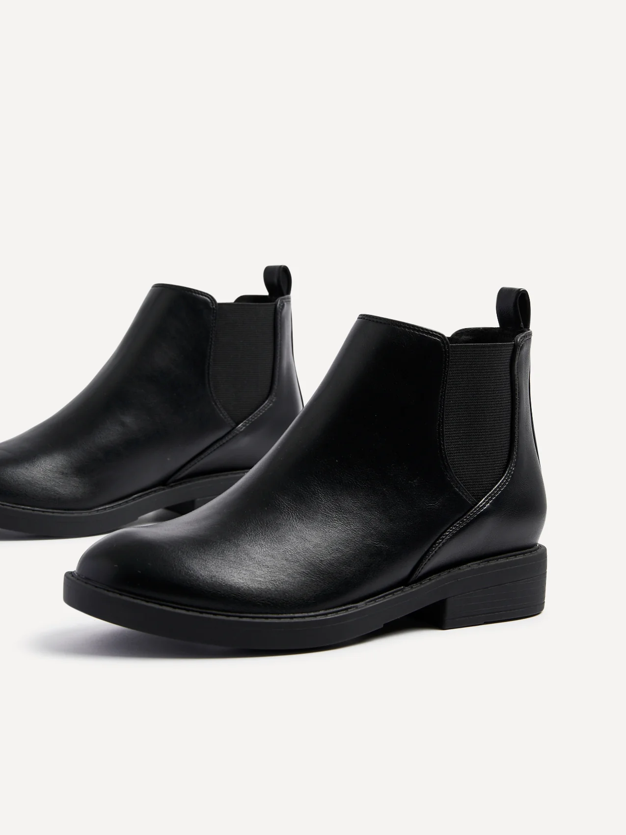 Karina Black Classic Chelsea Boots - Image 3