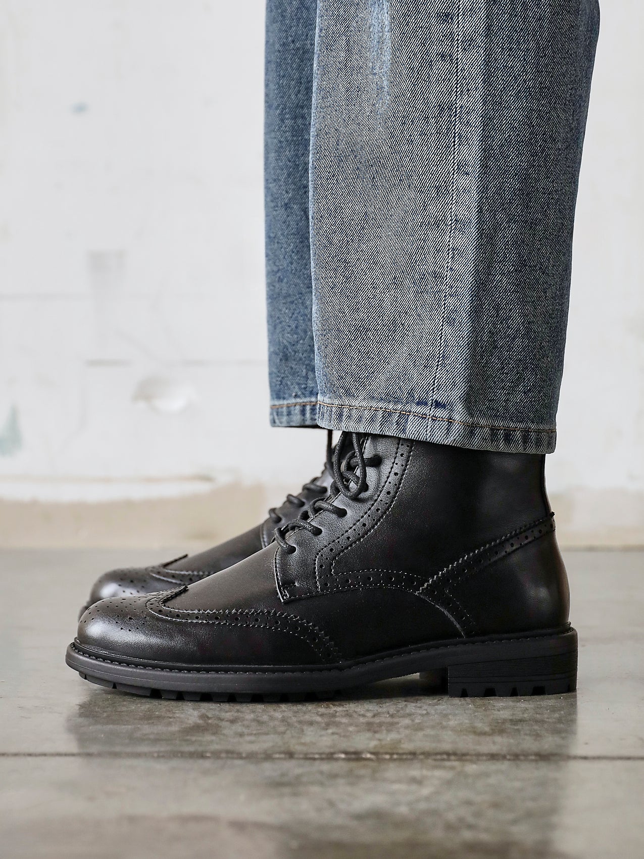 Leonardo Mens Black Faux Leather Brogue Boots - Image 6