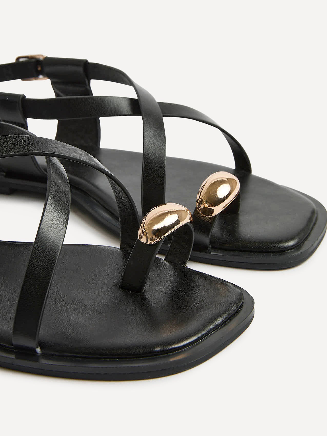 Mist Black Toe Ring Flat Sandals - Image 5