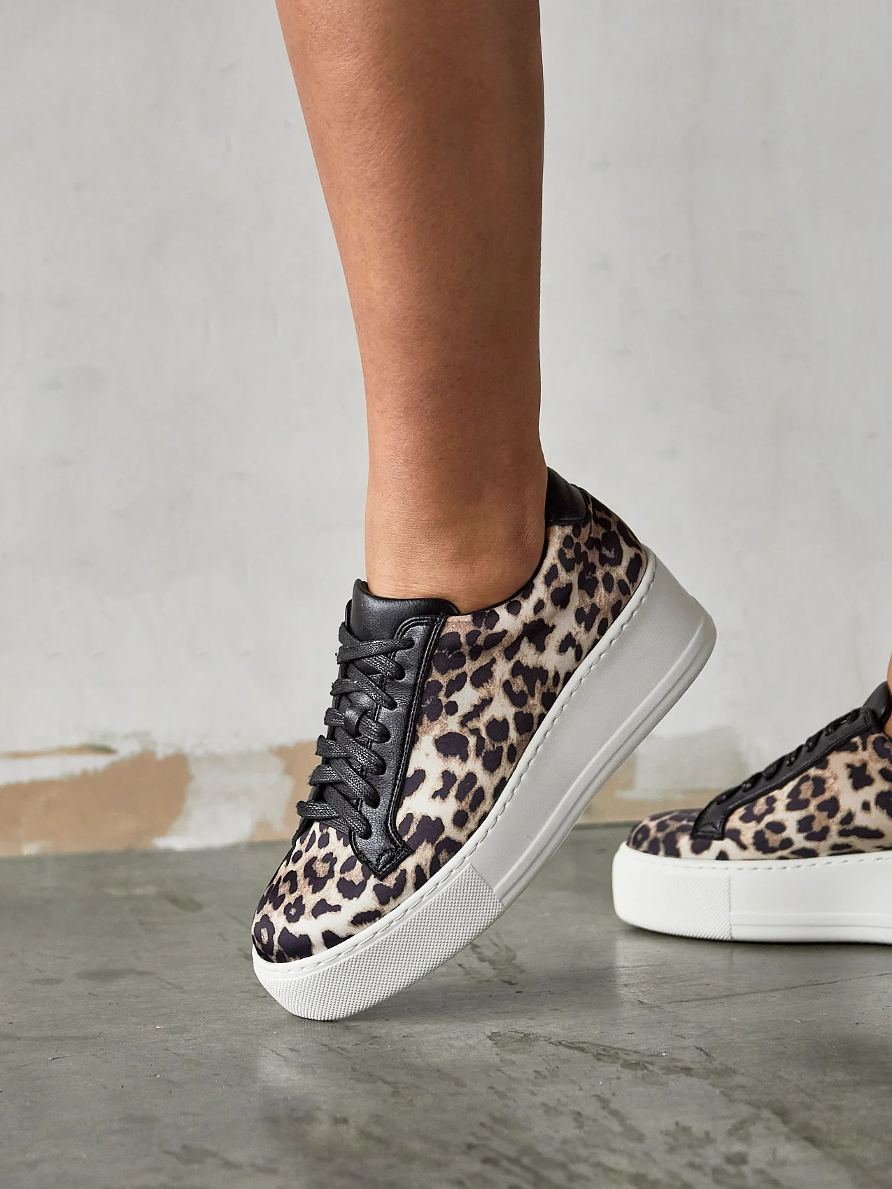 Twyla Leopard Print Trainers - Image 7