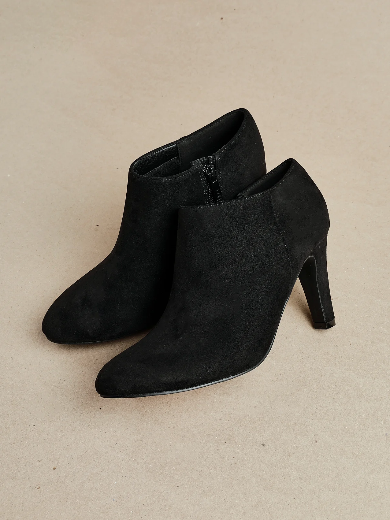 Wise Black Low-Cut Heeled Boots - Image 6